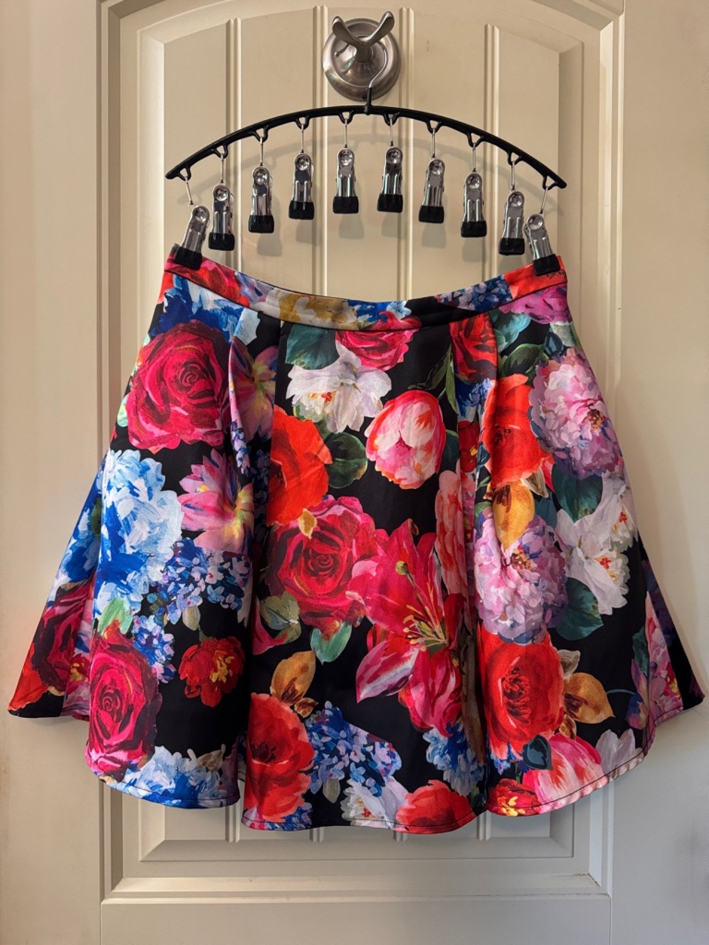 B. Darlin Size 9/10 Floral A-Line Skirt in Black with Multicolor Garden Print